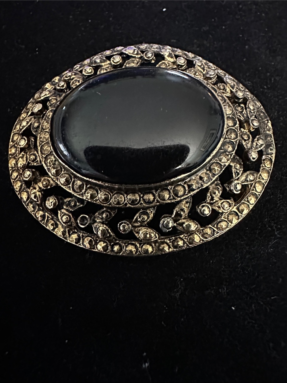657- Vintage Gold-Tone Filigree Oval Brooch